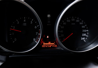 Подержанный автомобиль Mazda 3 Hatchback 2010 года (11 фото)