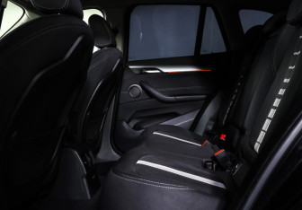 Подержанный автомобиль BMW X1 2018 года (12 фото)