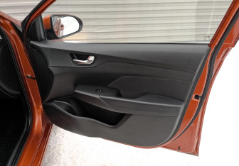 Подержанный автомобиль Hyundai Solaris Sedan 2021 года (24 фото)