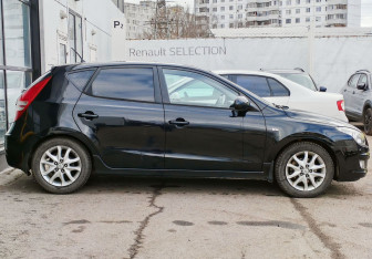 Подержанный автомобиль Hyundai i30 Hatchback 2011 года (4 фото)