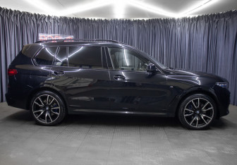 Подержанный автомобиль BMW X7 2021 года (4 фото)
