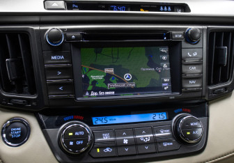 Подержанный автомобиль Toyota RAV4 2014 года (18 фото)