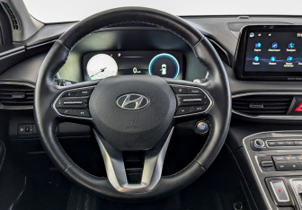 Подержанный автомобиль Hyundai Santa Fe 2022 года (22 фото)