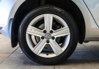 Подержанный автомобиль Volkswagen Golf Hatchback 2015 года (24 фото)
