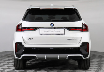 Подержанный автомобиль BMW X1 2024 года (4 фото)