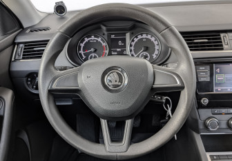 Подержанный автомобиль Skoda Octavia Liftback 2019 года (22 фото)