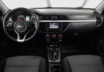 Подержанный автомобиль Kia Rio Hatchback 2019 года (8 фото)