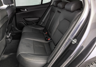 Подержанный автомобиль Kia Stinger 2023 года (18 фото)