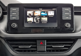 Подержанный автомобиль Skoda Rapid Liftback 2022 года (17 фото)