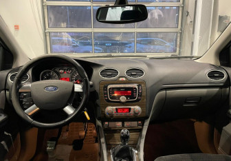 Подержанный автомобиль Ford Focus Sedan 2008 года (11 фото)