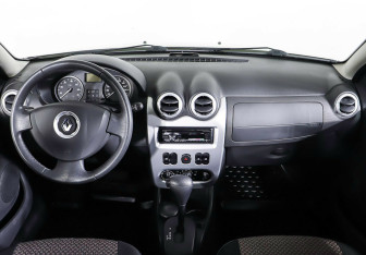 Подержанный автомобиль Renault Sandero 2013 года (11 фото)