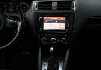 Подержанный автомобиль Volkswagen Jetta Sedan 2012 года (12 фото)