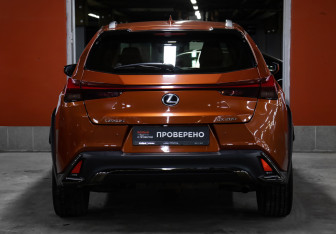 Подержанный автомобиль Lexus UX 2018 года (6 фото)