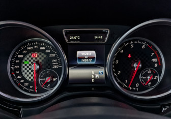 Подержанный автомобиль Mercedes-Benz GLE 2016 года (16 фото)