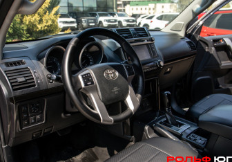 Подержанный автомобиль Toyota Land Cruiser Prado 2013 года (14 фото)