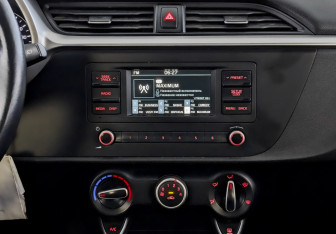 Подержанный автомобиль Kia Rio Hatchback 2021 года (15 фото)