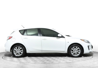 Подержанный автомобиль Mazda 3 Hatchback 2011 года (4 фото)