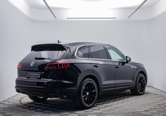 Подержанный автомобиль Volkswagen Touareg 2020 года (5 фото)