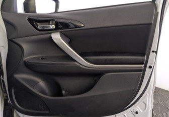 Подержанный автомобиль Mitsubishi Eclipse Cross 2021 года (25 фото)