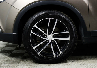 Подержанный автомобиль FAW Besturn X40 2019 года (5 фото)