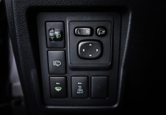 Подержанный автомобиль Toyota Land Cruiser Prado 2013 года (19 фото)