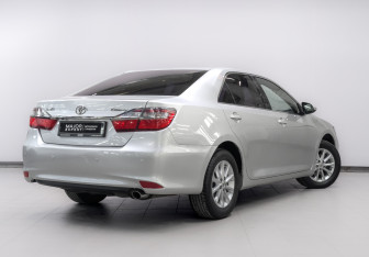 Подержанный автомобиль Toyota Camry Sedan 2016 года (5 фото)