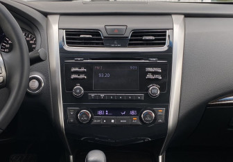 Подержанный автомобиль Nissan Teana 2015 года (12 фото)
