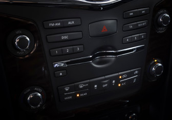 Подержанный автомобиль Nissan Patrol 2013 года (20 фото)