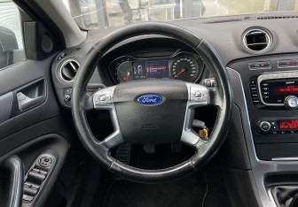 Подержанный автомобиль Ford Mondeo Sedan 2012 года (14 фото)