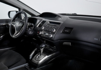 Подержанный автомобиль Honda Civic Sedan 2008 года (9 фото)