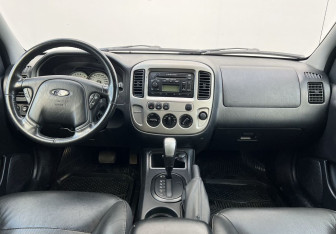 Подержанный автомобиль Ford Maverick 2006 года (12 фото)