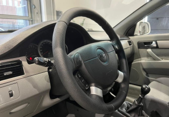 Подержанный автомобиль Chevrolet Lacetti Sedan 2010 года (11 фото)