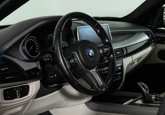 Подержанный автомобиль BMW X5 2018 года (11 фото)