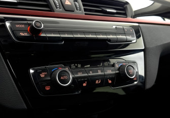 Подержанный автомобиль BMW X1 2018 года (21 фото)