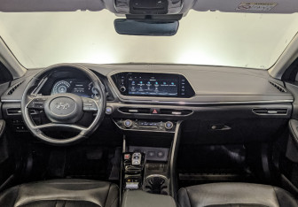 Подержанный автомобиль Hyundai Sonata 2022 года (13 фото)