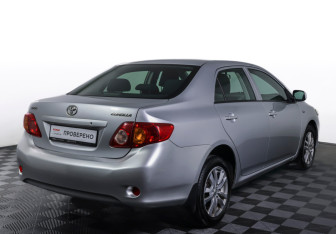 Подержанный автомобиль Toyota Corolla Sedan 2008 года (5 фото)