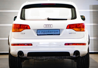 Подержанный автомобиль Audi Q7 2008 года (5 фото)