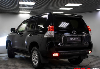 Подержанный автомобиль Toyota Land Cruiser Prado 2012 года (20 фото)