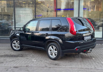 Подержанный автомобиль Nissan X-Trail 2014 года (6 фото)