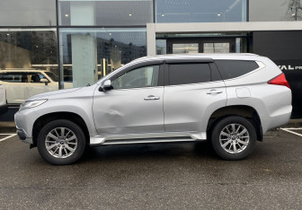 Подержанный автомобиль Mitsubishi Pajero Sport 2018 года (8 фото)