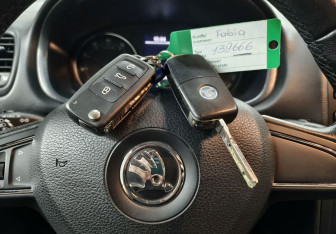 Подержанный автомобиль Skoda Fabia Hatchback 2013 года (17 фото)