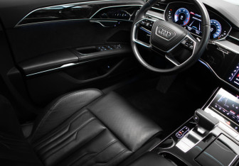Подержанный автомобиль Audi A8 2018 года (20 фото)