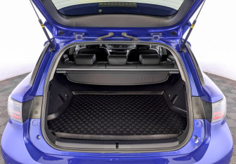 Подержанный автомобиль Lexus CT 2013 года (10 фото)