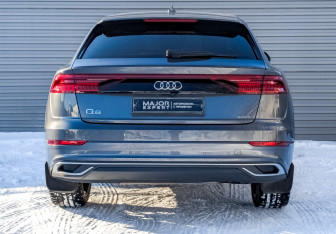 Подержанный автомобиль Audi Q8 2021 года (6 фото)