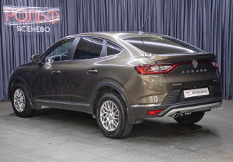 Подержанный автомобиль Renault Arkana 2019 года (7 фото)