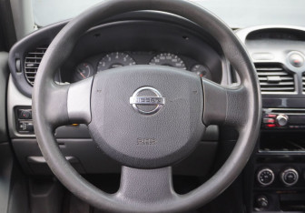 Подержанный автомобиль Nissan Almera Classic 2008 года (12 фото)
