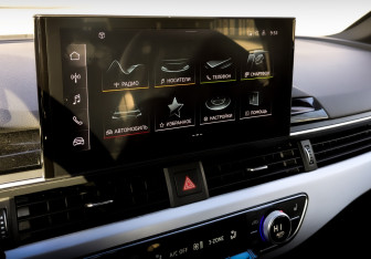 Подержанный автомобиль Audi A4 Sedan 2021 года (15 фото)