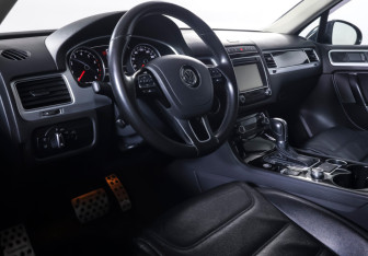 Подержанный автомобиль Volkswagen Touareg 2016 года (14 фото)