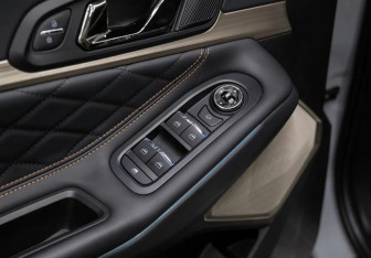 Подержанный автомобиль Exeed TXL 2023 года (15 фото)