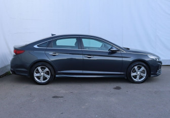 Подержанный автомобиль Hyundai Sonata 2017 года (7 фото)